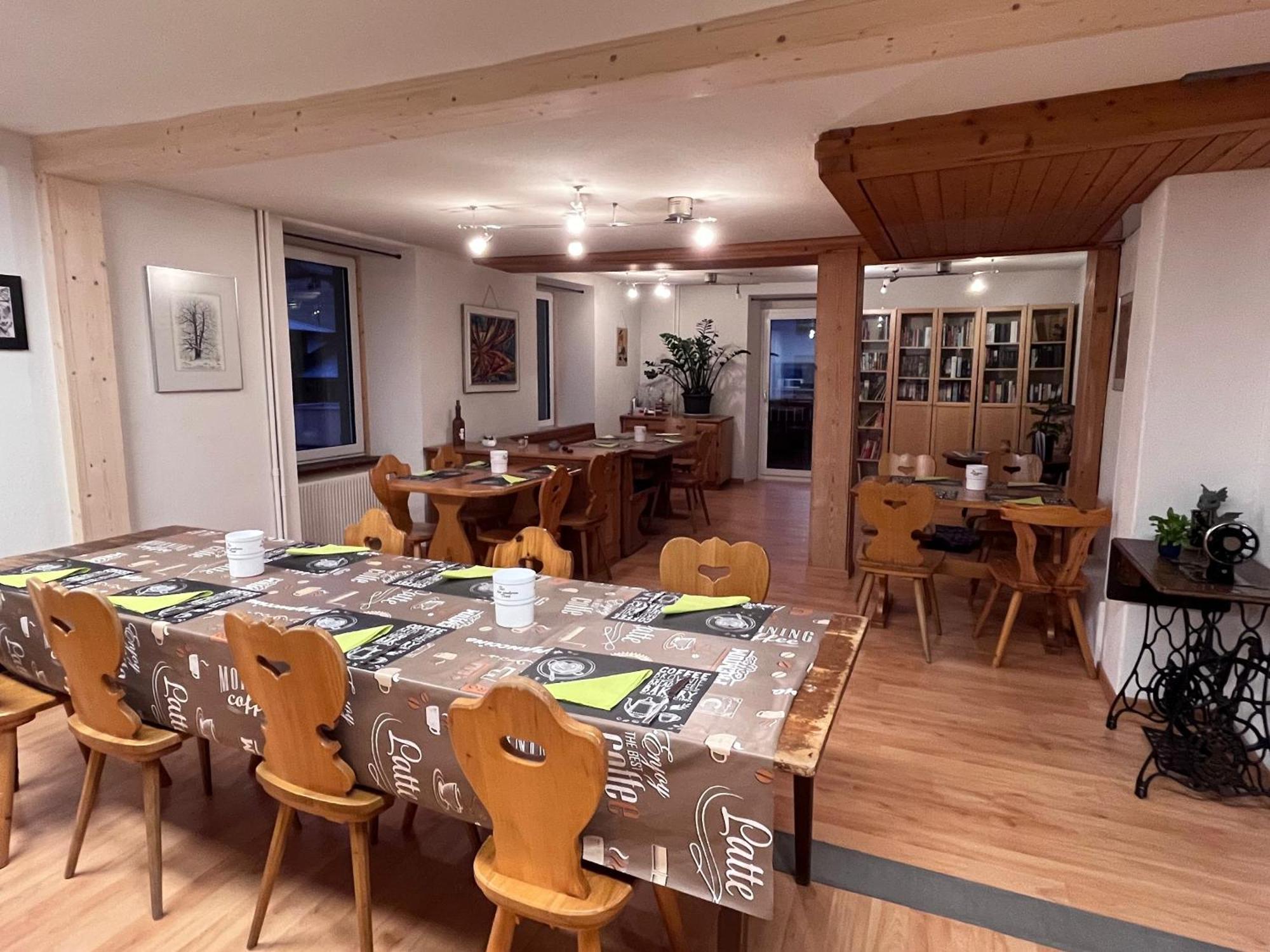 Chrona Bed & Breakfast Jenaz Esterno foto